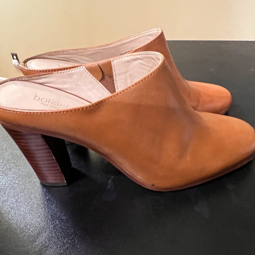 Botkier size 7 tan sherry mule